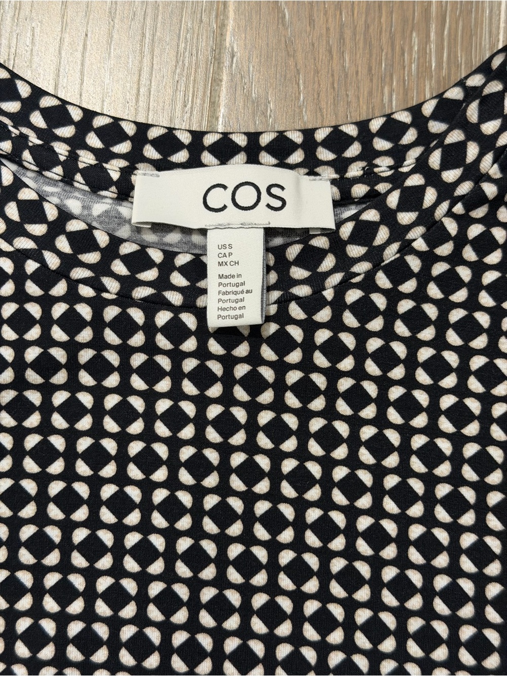 COS Printed Long-Sleeved
Top - Picture 4 of 4